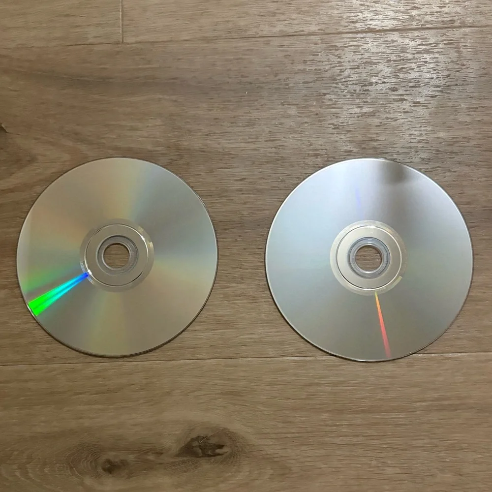 Twilight Saga Breaking Dawn part 1 DVD set with collectible prop flower Like New - Picture 3 of 7